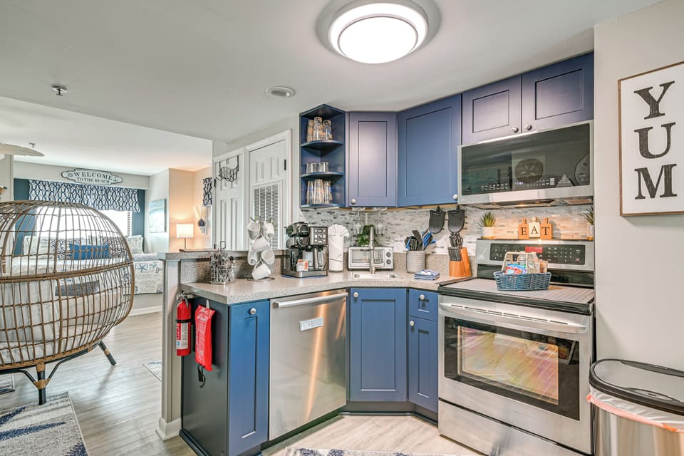 Kitchen | Dual Coffee Maker (Drip & Pods) | Toaster Oven