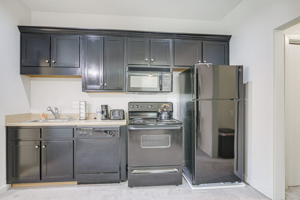 Kitchen | Keurig Coffee Maker | Toaster | Trash Bags & Paper Towels