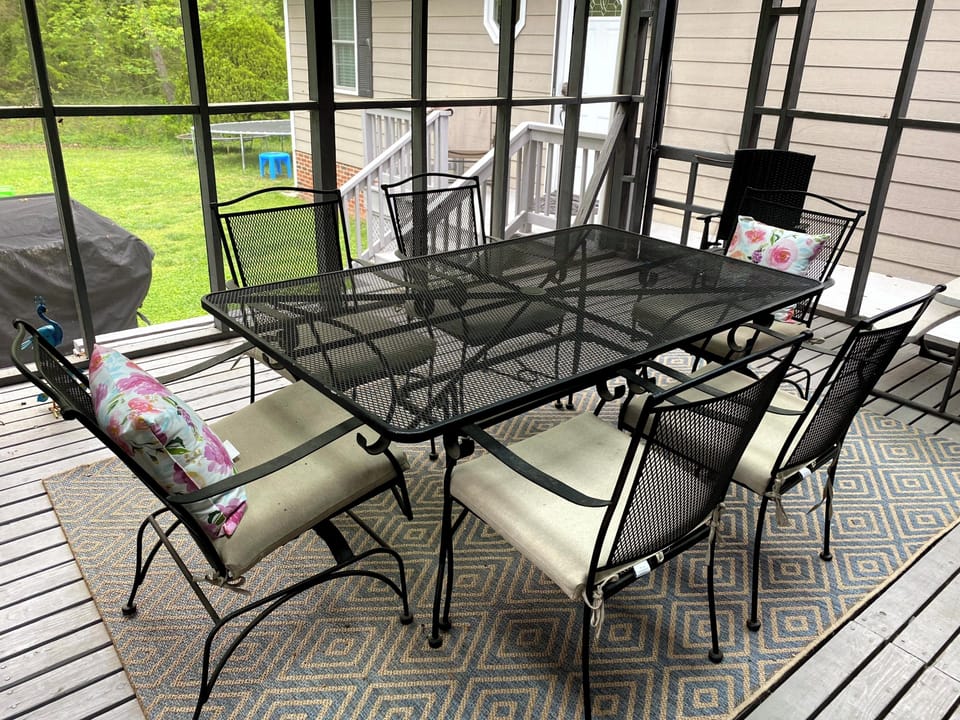 Private back screened-in patio
