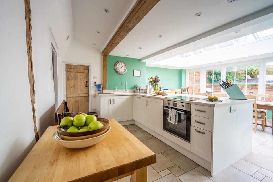 Ground floor: Feature walls and lots of light