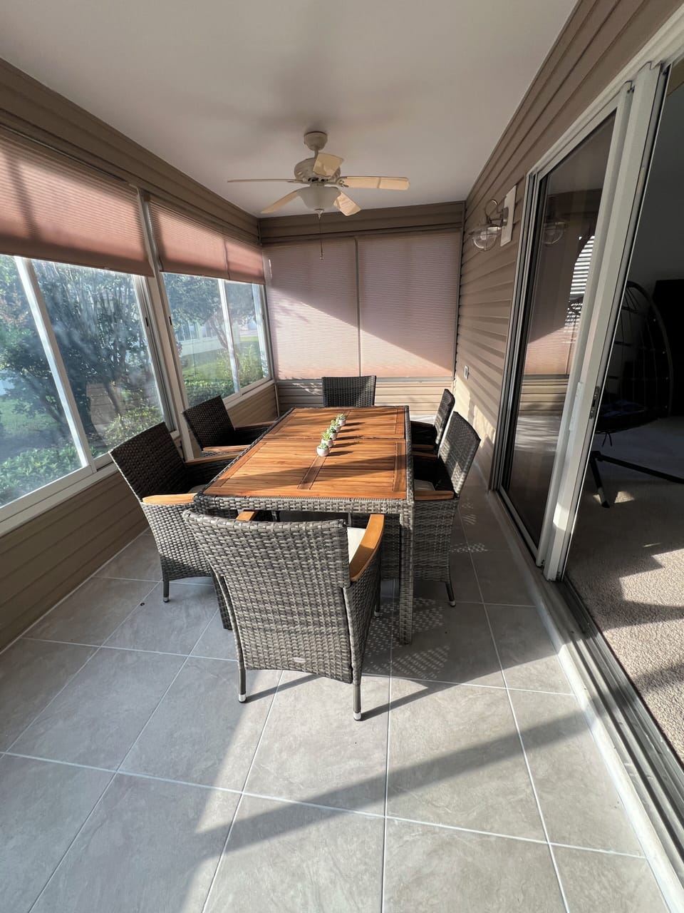 Glassed in lanai area, seats 6 perfect for games and entertaining. 