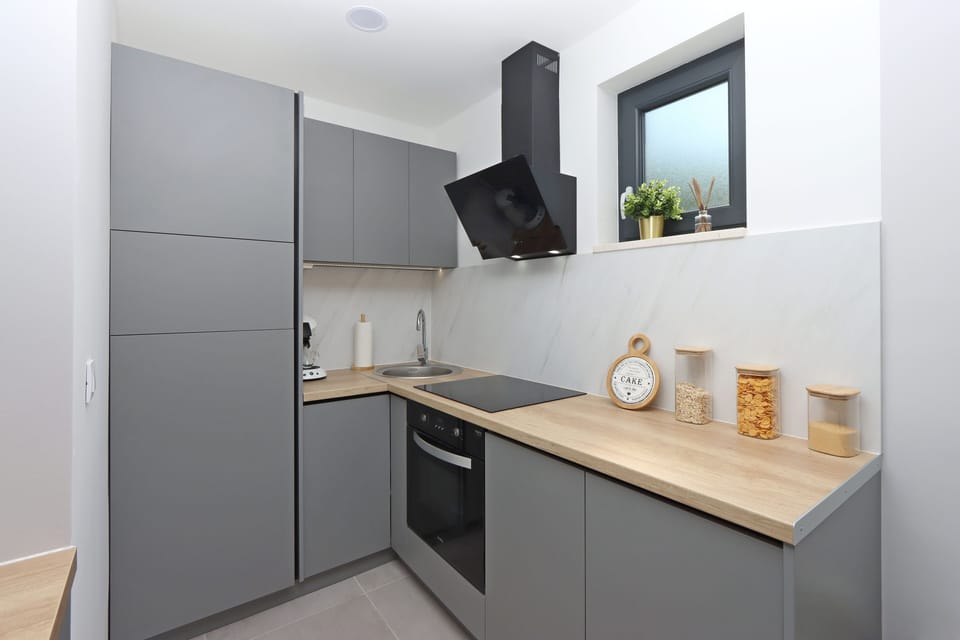 Kitchen 1