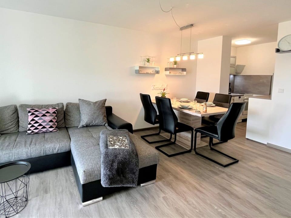 Property, Couch, Furniture, Table, Comfort, Wood, Building, Interior Design, Flooring