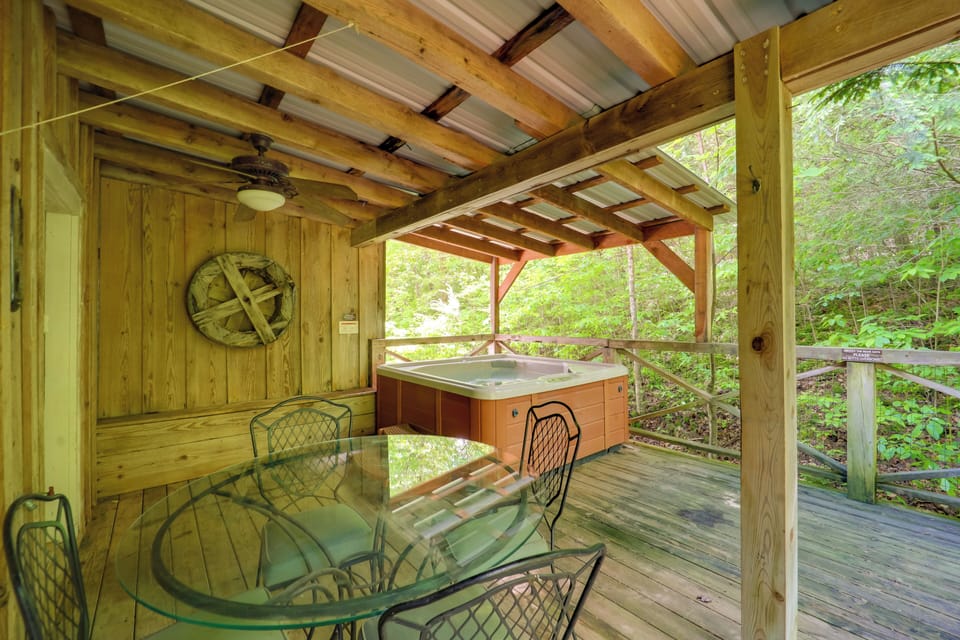 Covered Deck | Hot Tub