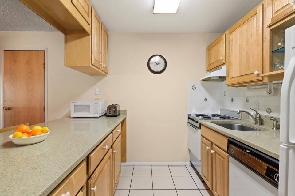 The fully equipped kitchen makes it easy to dine at home.  Dining out is just as easy with restaurants just steps away!