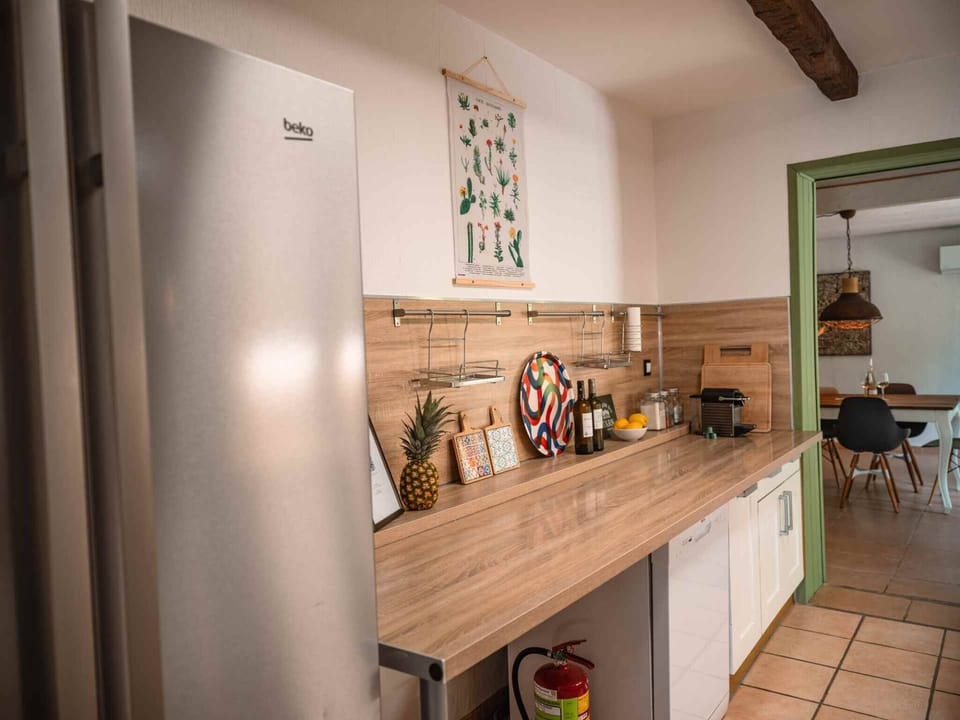 Fully-equipped 12m2 kitchen - Dishwasher - 2 Nespresso coffee makers + filter - Electric kettle - Toaster - Blender - Air conditioning/heating.