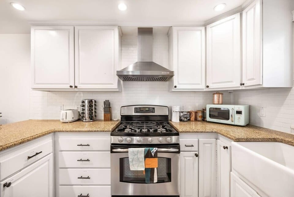 Here is the well updated kitchen