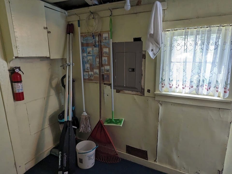breezeway - storage area by bathroom