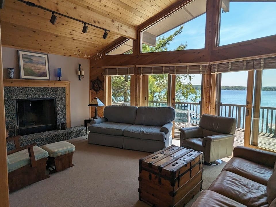 Upstairs Living room - mini-split A/C units in bedrooms, Gas fireplace, WiFi, smart TV, Netflix, games.