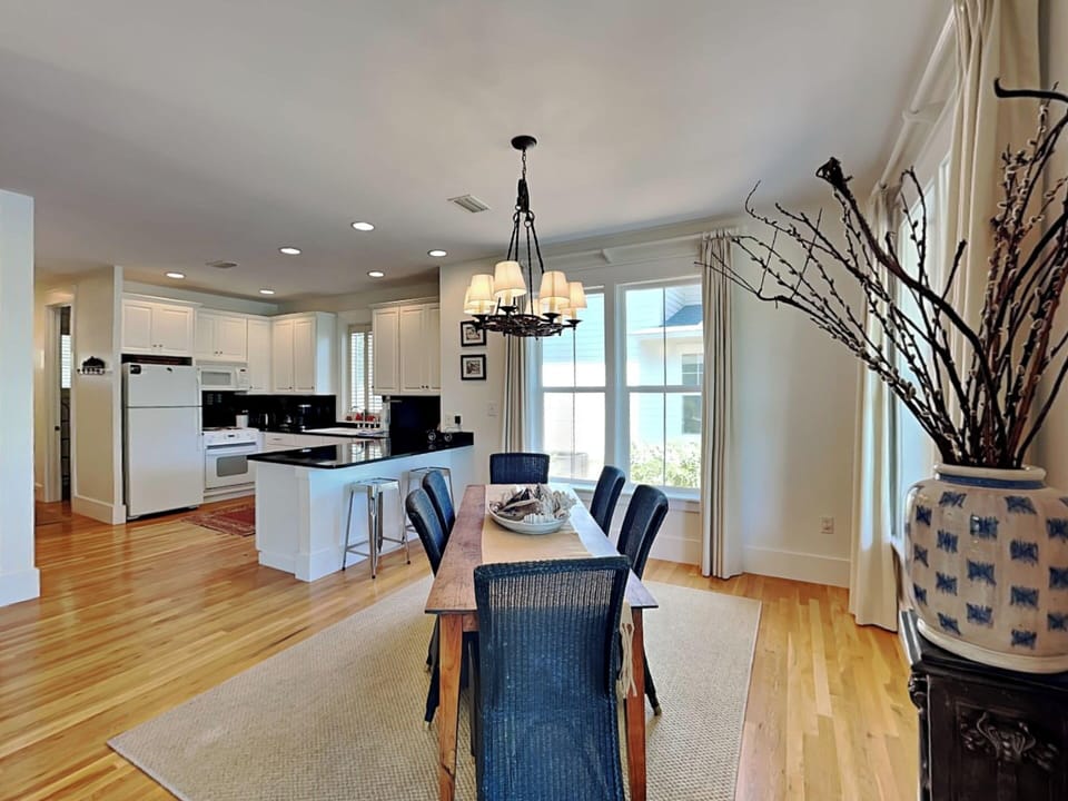 First Floor, Dining Area