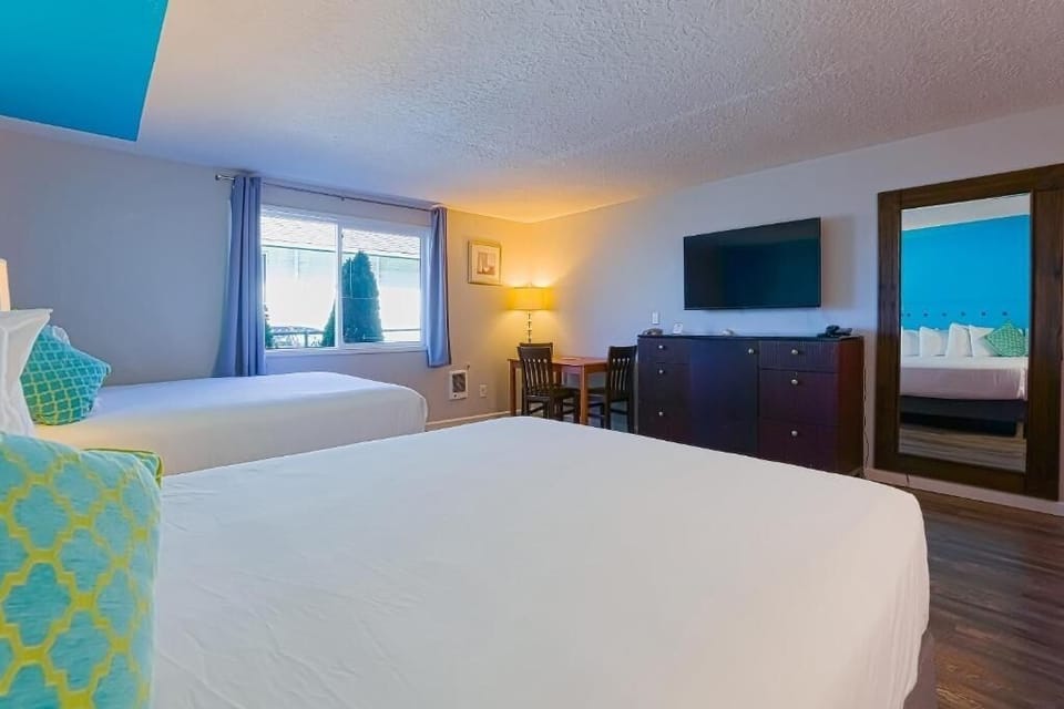 Unit with 2 Queen Beds
