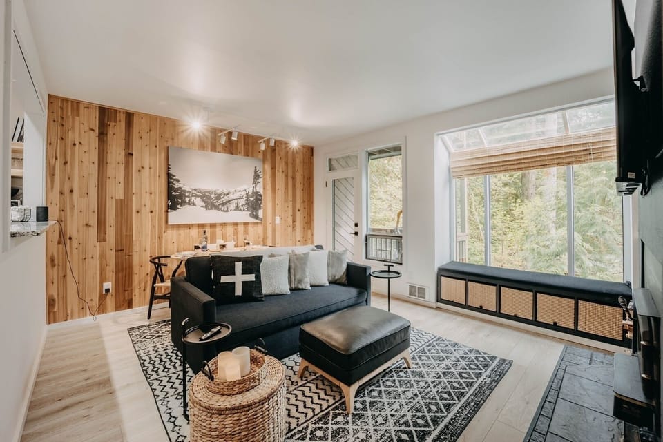 Indoors, Home Decor, Furniture, Living Room, Hardwood