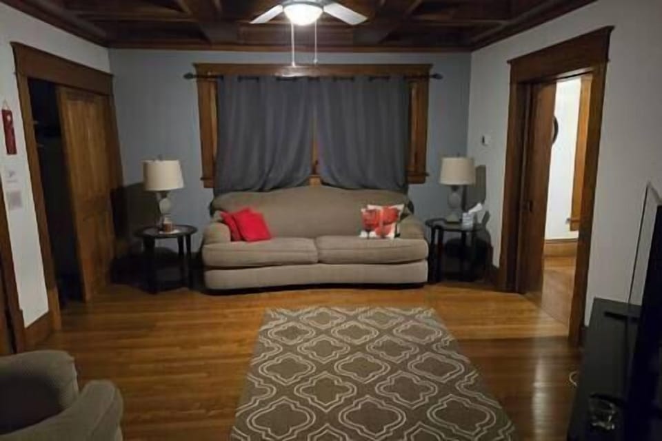 Unit 1 Living Room (2)