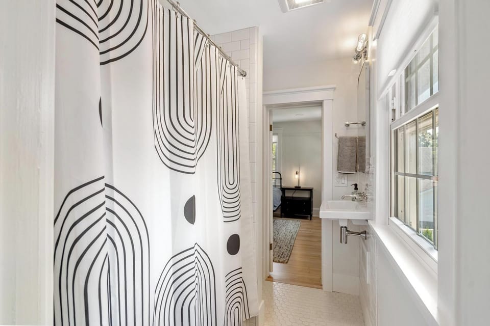 Bathroom Upstairs Back