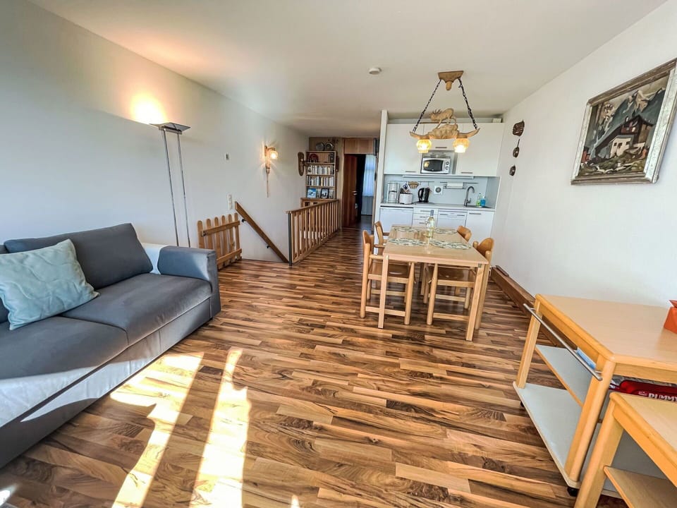 Property, Picture Frame, Wood, Lighting, Interior Design, Flooring, Architecture, Couch, Floor, Building