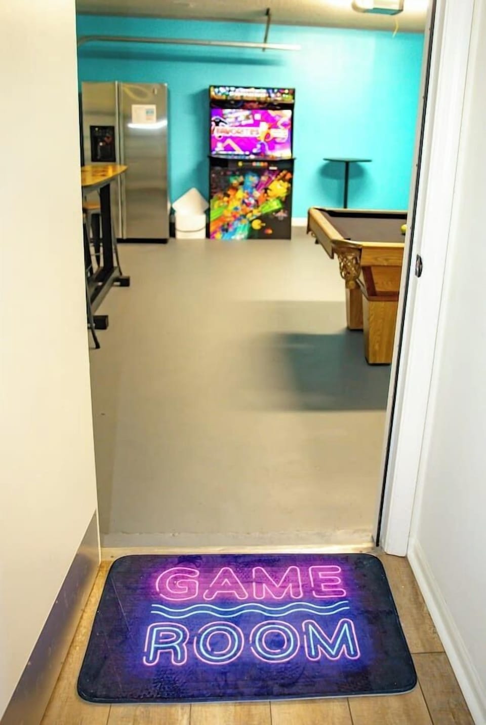 Move inside for darts, arcade games, pool, Jenga or sit at the surfboard bar table to watch the entertainment