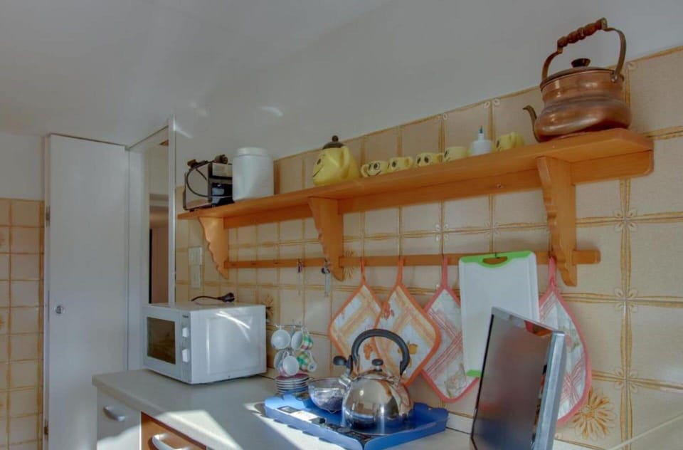Dining Room, Kitchen