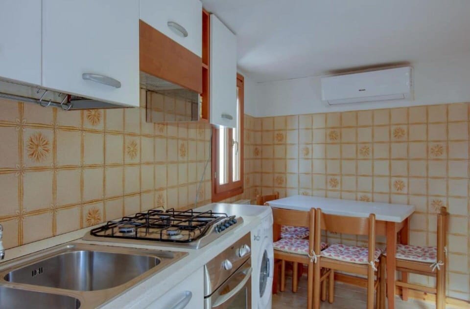 Dining Room, Kitchen