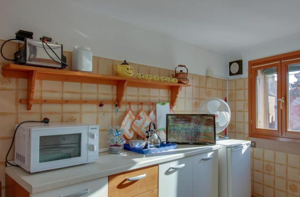 Dining Room, Kitchen