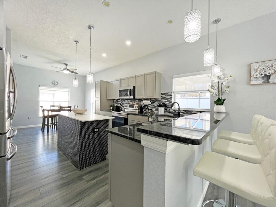 7-Kitchen.jpg