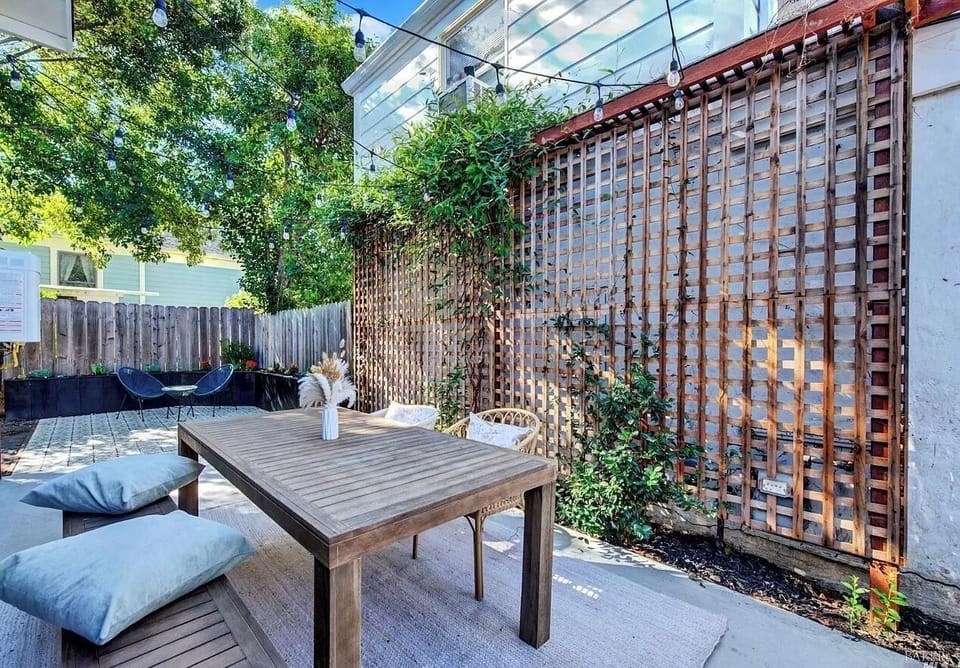 Outdoor dining