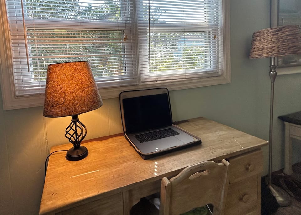 Desk \/ work area 
