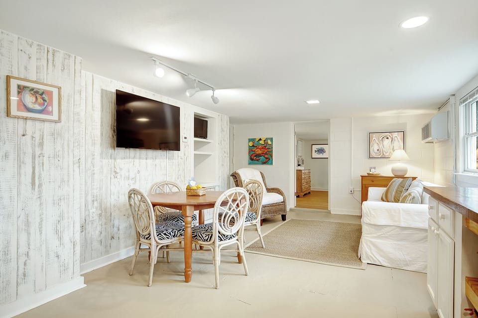 Downstairs living room and dining area (1)