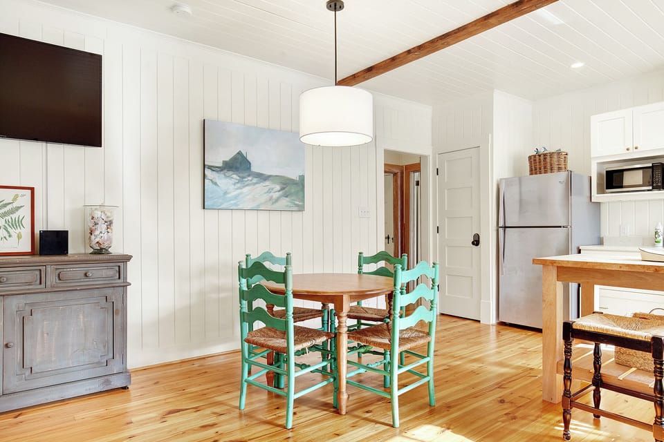 Dining area next to the kitchen