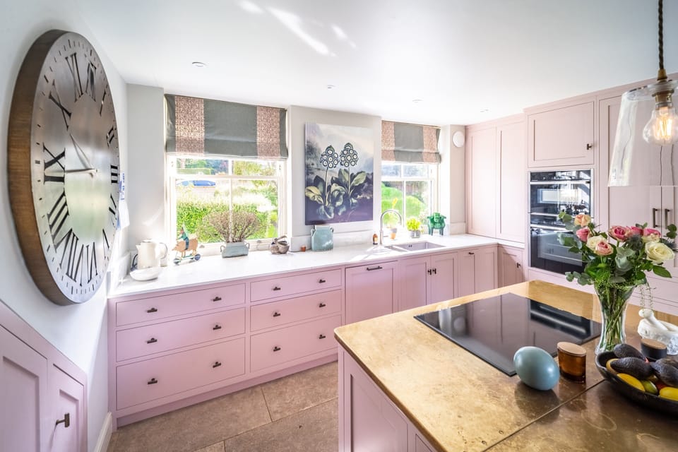 Ground floor: Beautifully decorated well-equipped kitchen