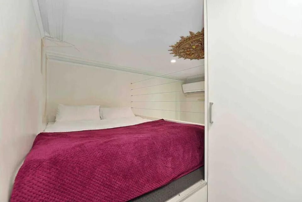Queen size bed