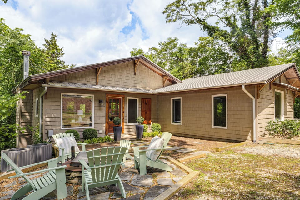 Silver Point Vacation Rental | 4BR | 3BA | 1,000 Sq Ft | Small Step to Enter