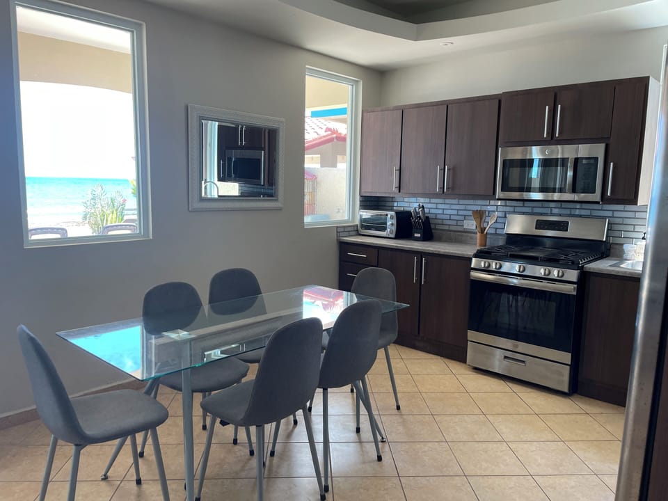 Open Kitchen and Dining Area (Casa Uno) 
