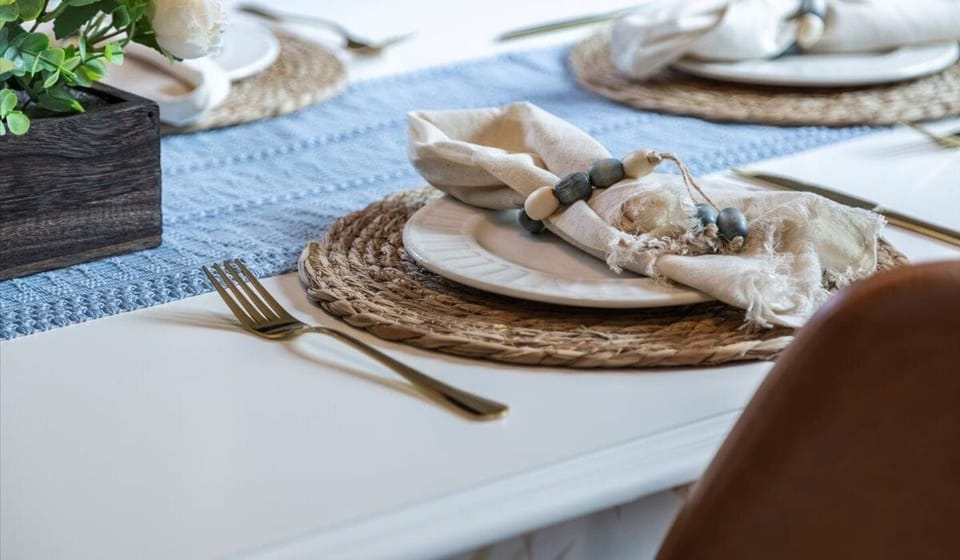 Beautiful table setup at the dining room