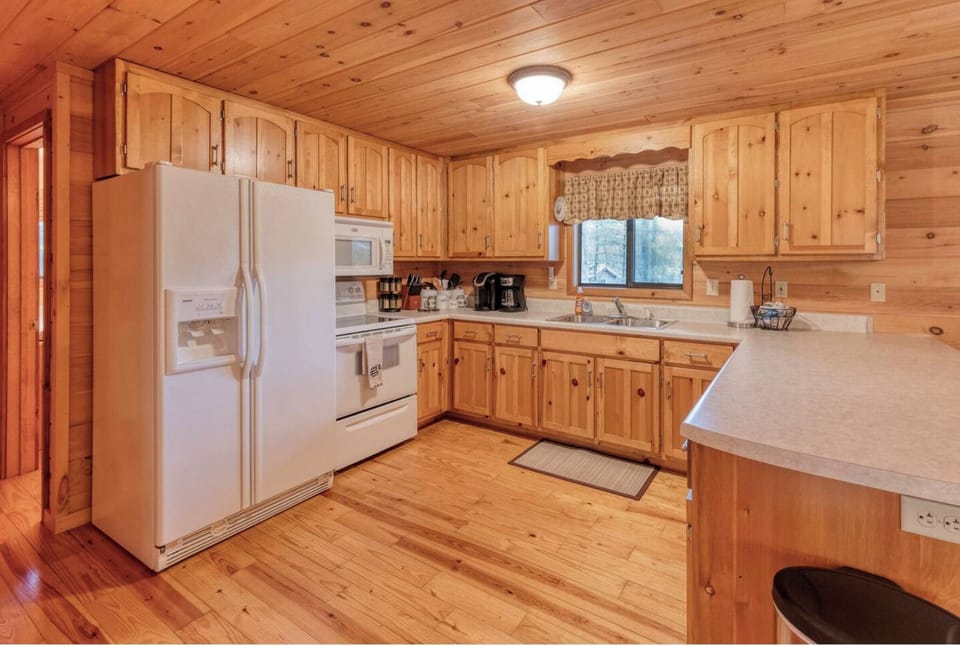 Fully stocked kitchen with everything you need to make a wonderful meal! 