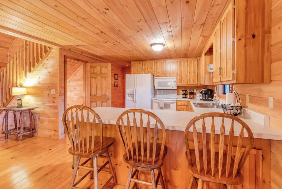Fully stocked kitchen with both coffee pot and K-cup machine! K-cups provided! 