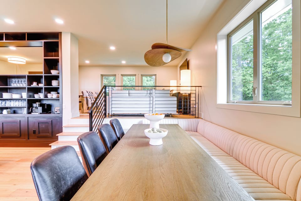 Dining Area | Dishware/Flatware Provided | 1st Floor