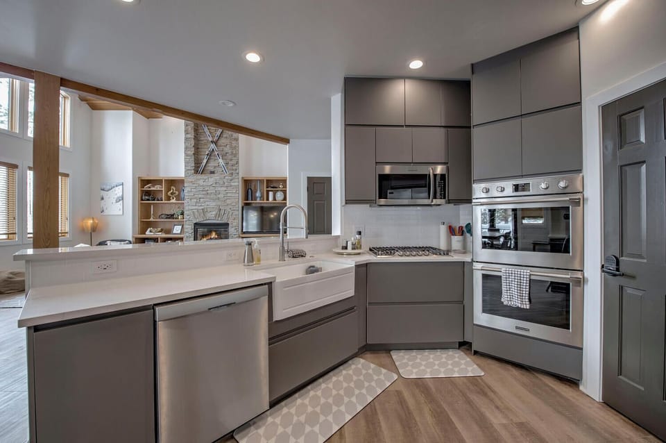 Completely New Professional Kitchen. Double convections ovens & gas cooktop.  