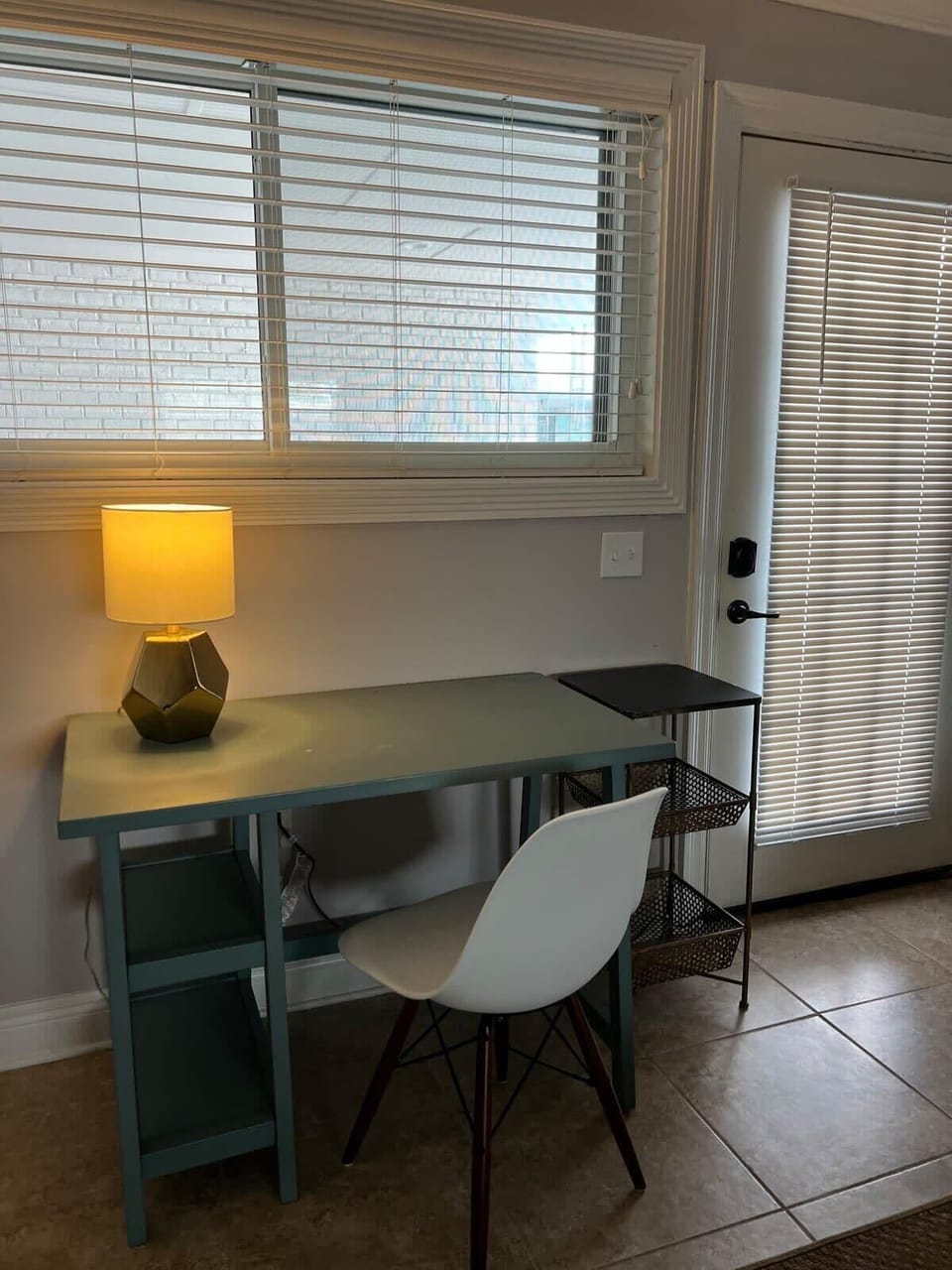 Comfortable and practical work-from-home space