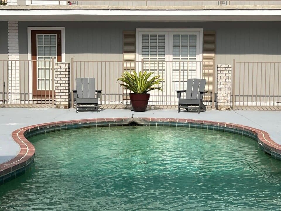 Salt water pool available to tenants and guests in the central courtyard