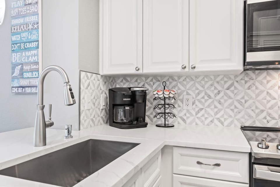 Modern Kitchen (1)