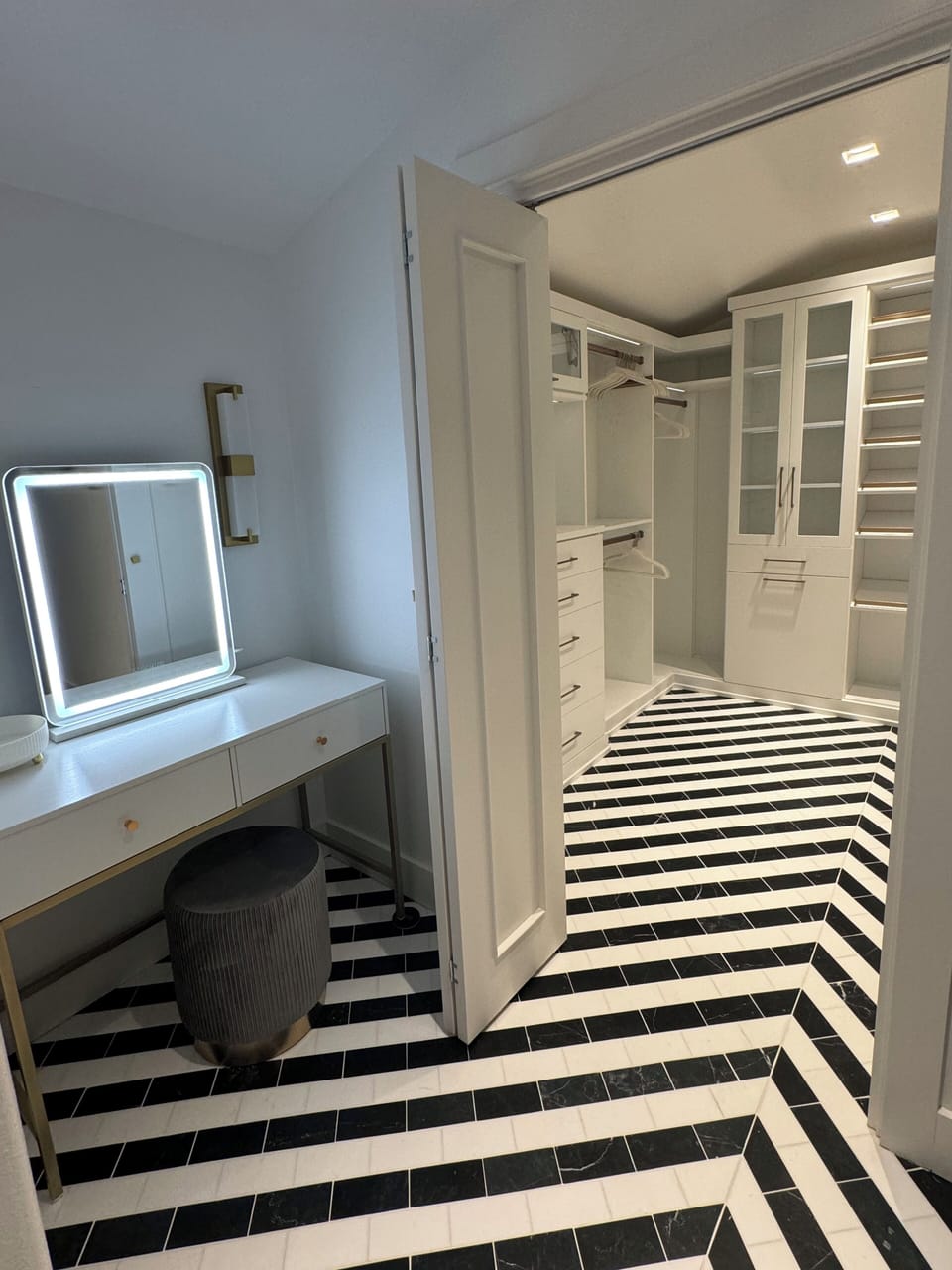 Vanity & Closet
