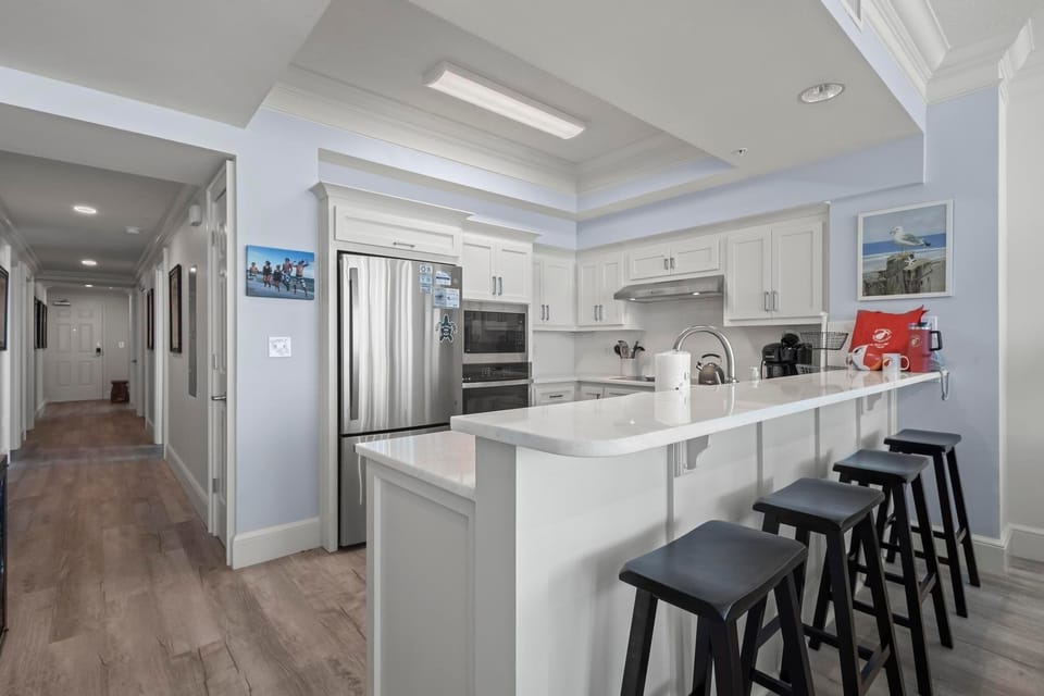 Breakfast bar and kitchen