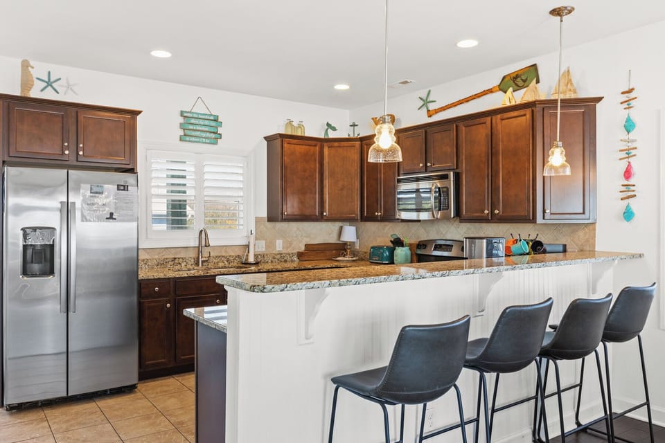Kitchen with plenty of counter space