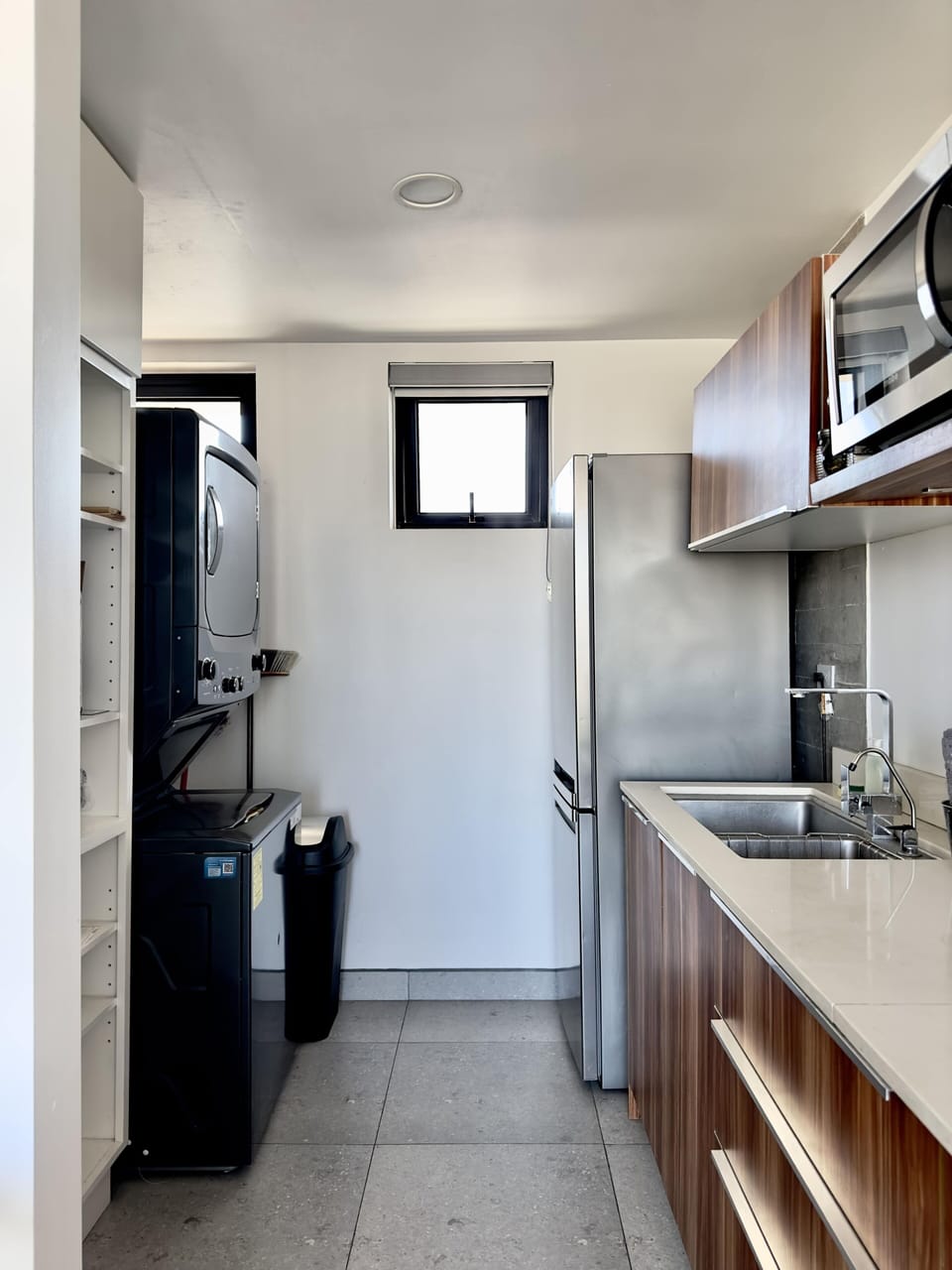 Fully equipped kitchen with washer and dryer unit