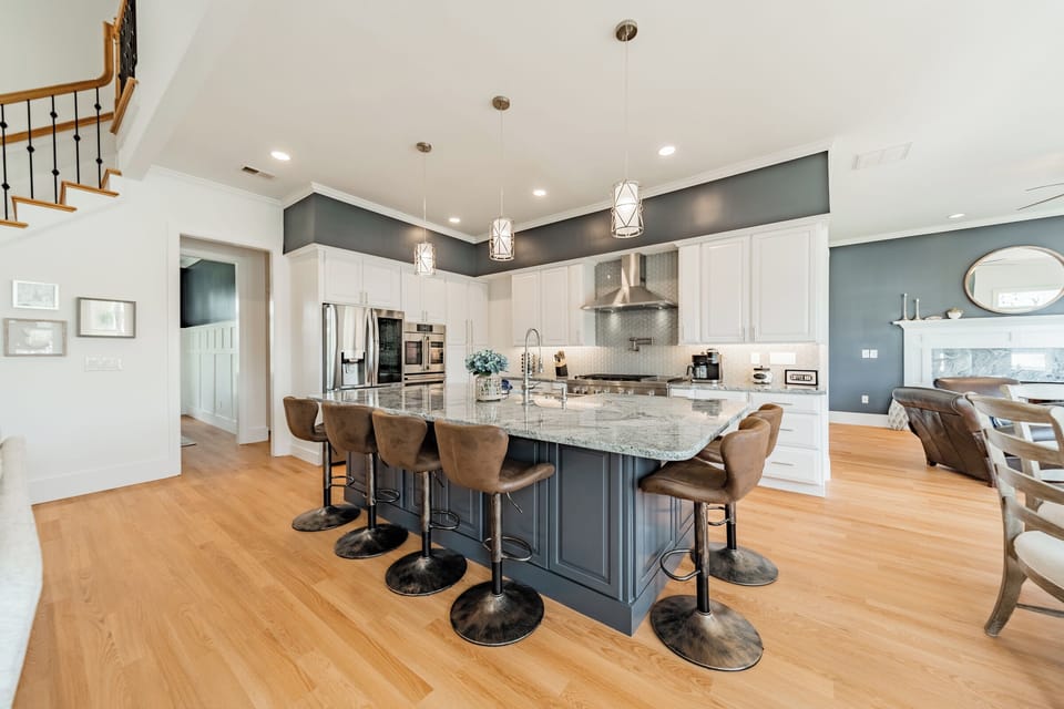 Updated remolded new kitchen with island seating for 6.