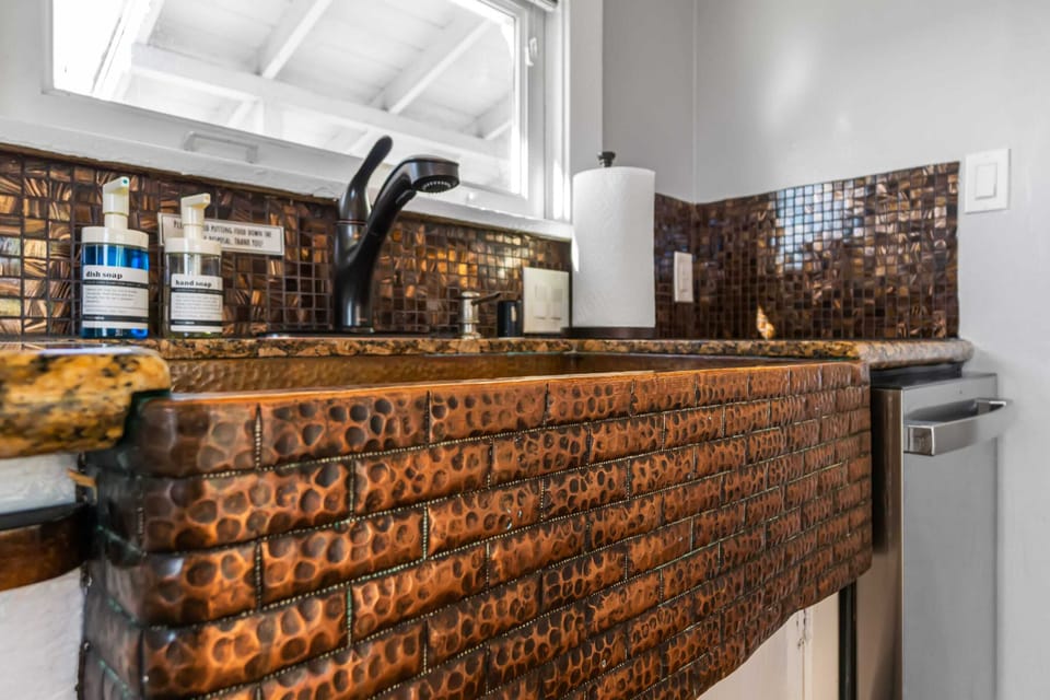 Kitchen | Farm-Style Copper Sink