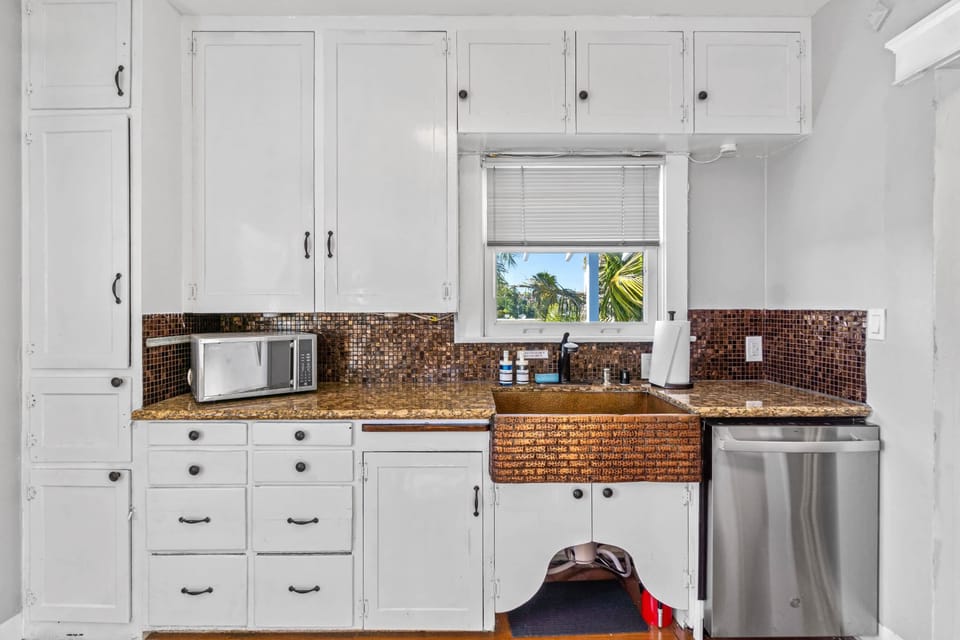 Full Kitchen | Copper Finishes