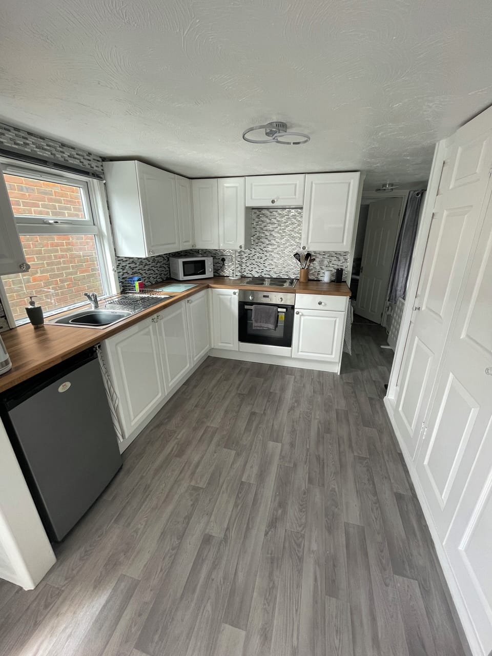 Full kitchen with all appliances for self-catered longer term stays