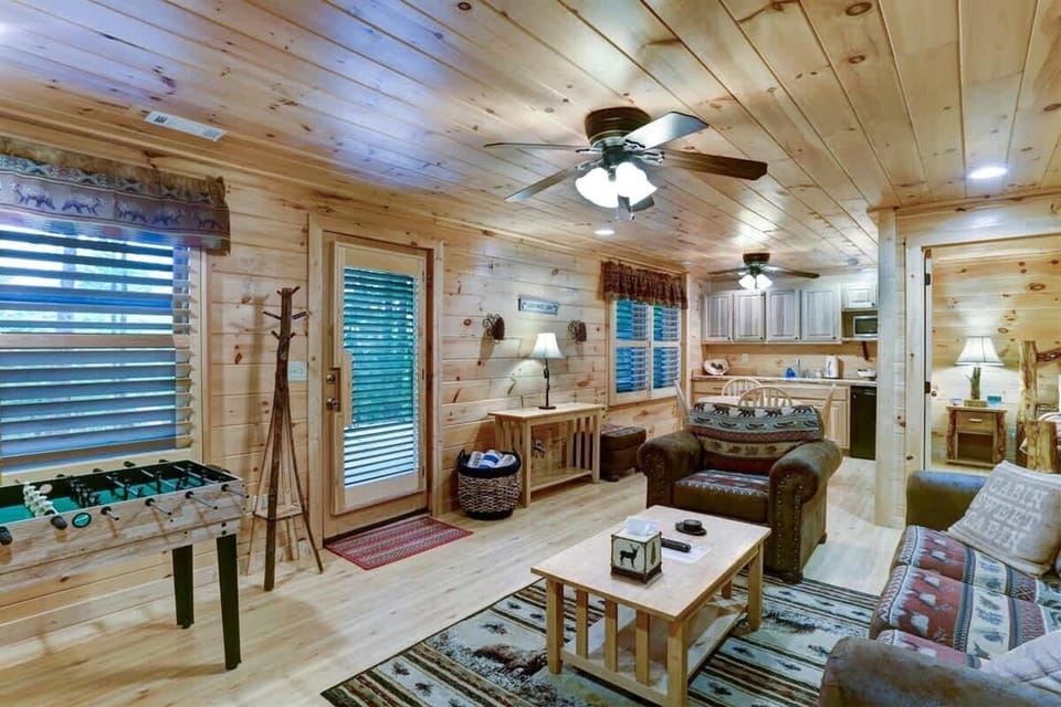 D/STAIRS ENTERTAINMENT ROOM