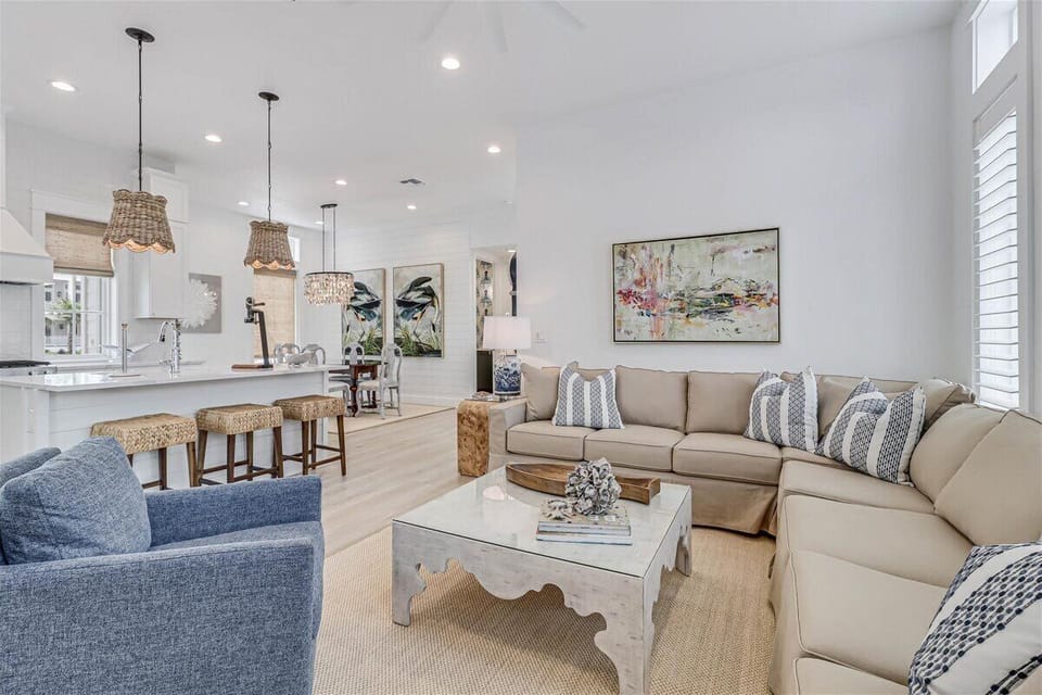 Living Area, 1st Floor